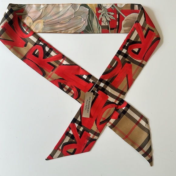 BURBERRY SCARF - Picture 4 of 5